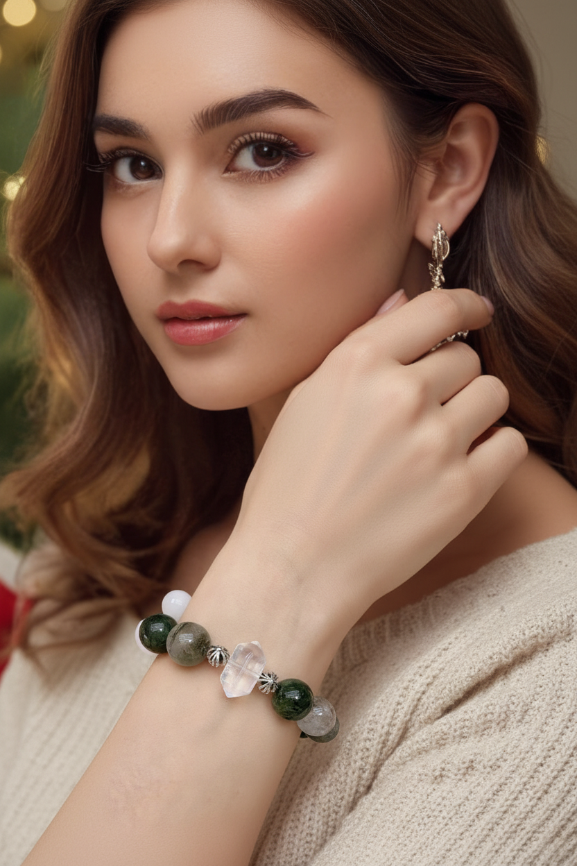 模特展示绿发晶手串